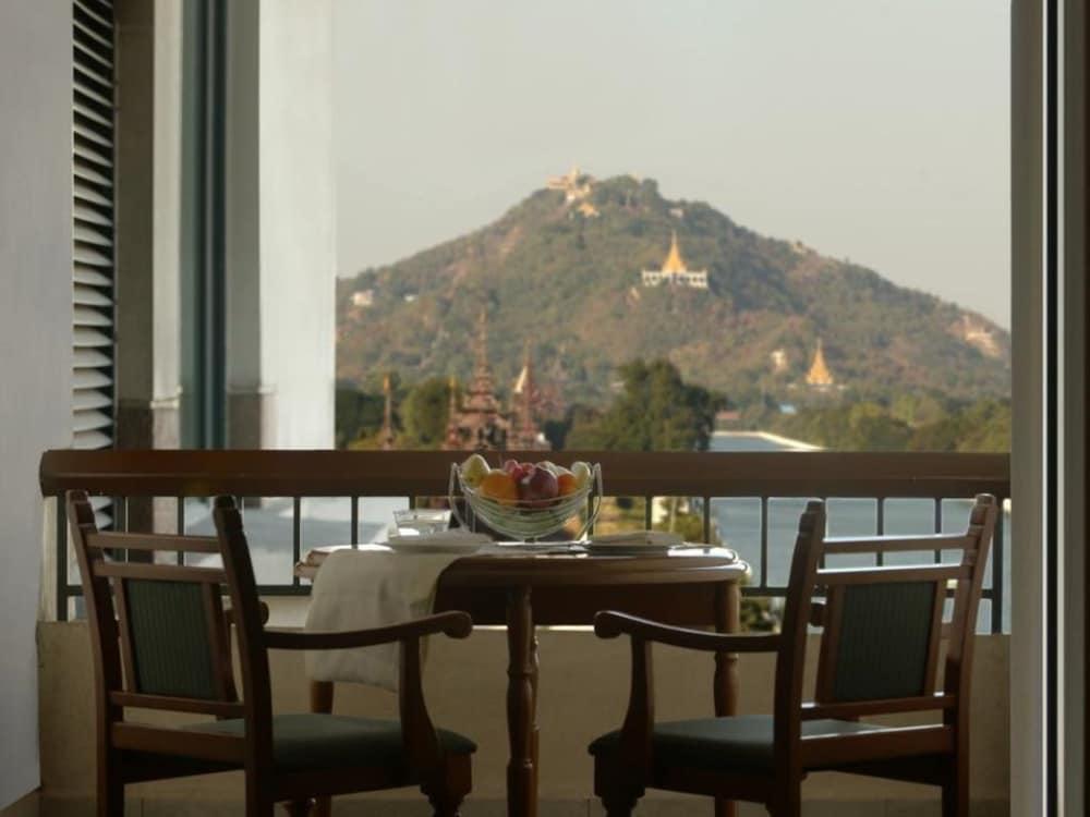 Hilton Mandalay Hotel Kültér fotó